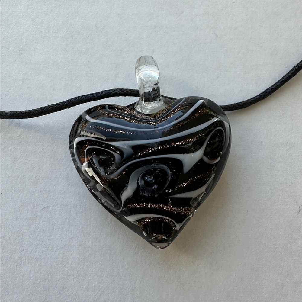NWOT Black Heart Glass Pendant Necklace